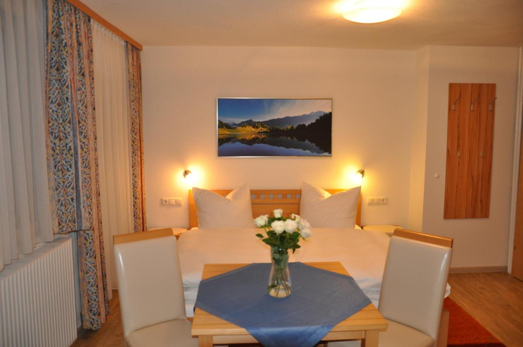 Apartmenthaus Dornroeschen Ramsau am Dachstein Rum bild