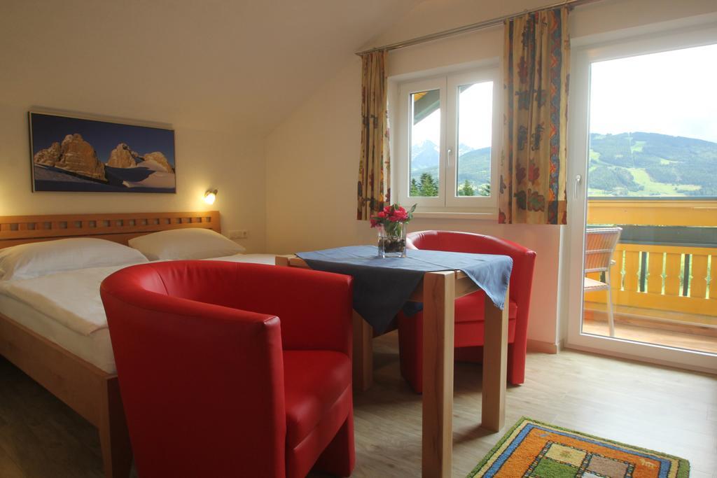 Apartmenthaus Dornroeschen Ramsau am Dachstein Rum bild