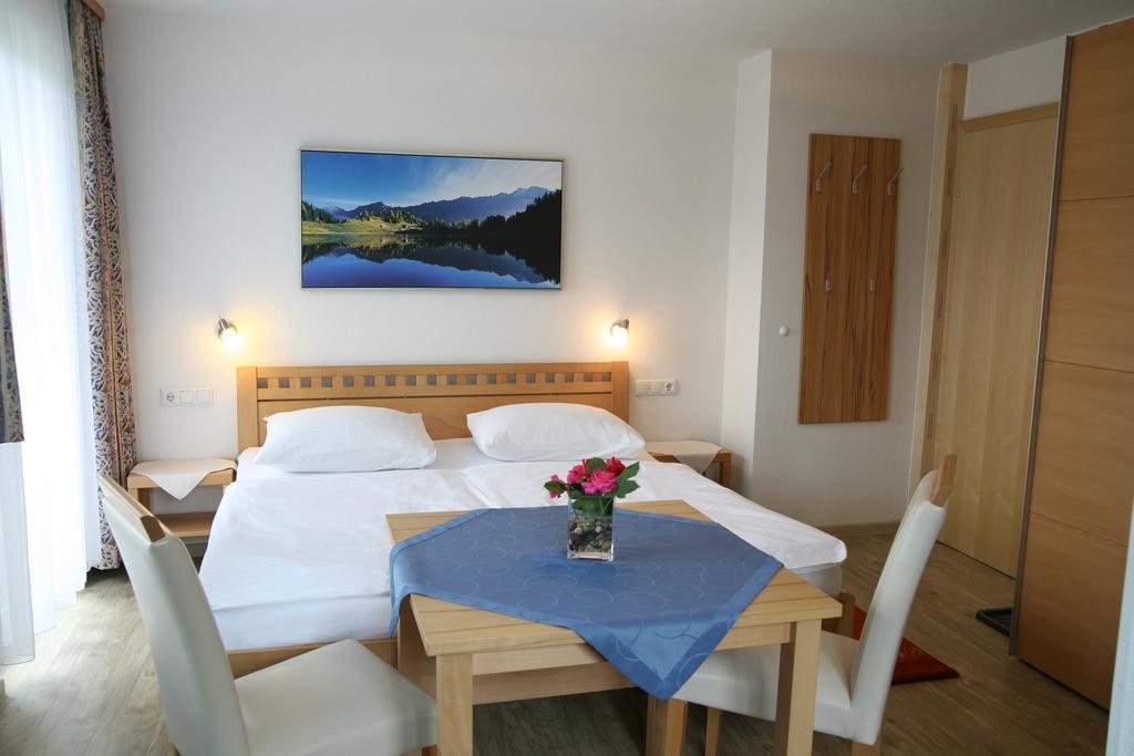 Apartmenthaus Dornroeschen Ramsau am Dachstein Rum bild